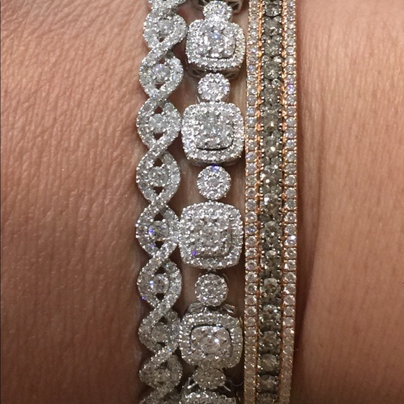 ?LeVian Contour - 18k solid rose gold chocolate Diamond bangle